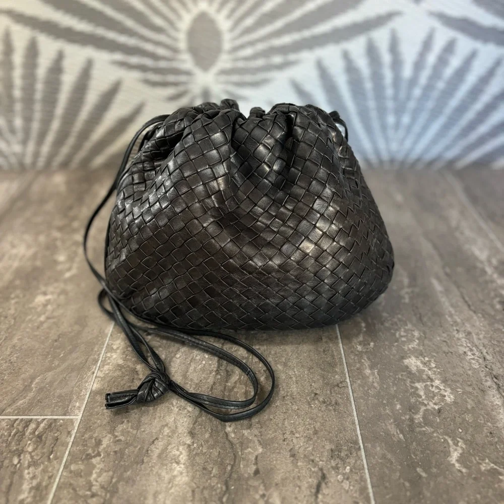 Vtg Bottega Veneta Intrecciato Drawstring Pouch Bag Blk Woven Leather Italy - Picture 1 of 16